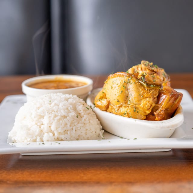 Pollo Guisado/Baked Chicken.