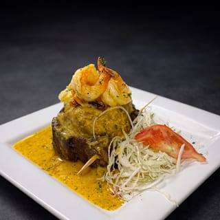 Viejo San Juan (Mofongo Relleno Camarones ,churrasco ,salsa Blanca)